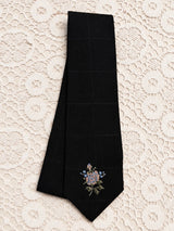 Cravatta con ricamo floreale
